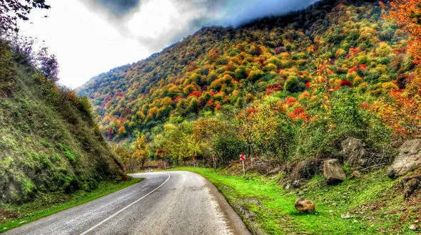 ببینید / زیبایی های جاده اشکورات رحیم آباد رودسر گیلان + فیلم