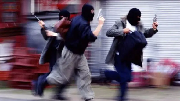 یک سرقت مسلحانه وچندسرقت به عنف در یک روز آبادان / سایه وحشت بر سر آبادانی ها