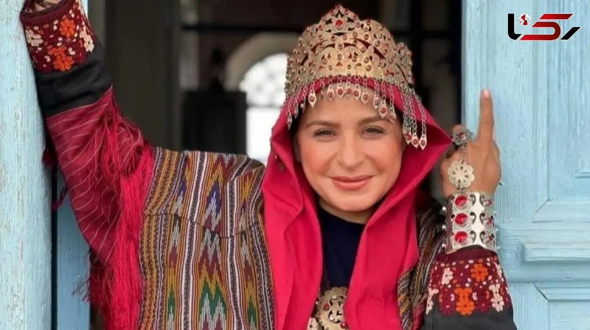 فیلم و عکس ها / نگاهی به سلیقه محشر سیما تیرانداز در چیدمان عید امسال خانه اش / از مبلمان مدرن امروزی تا دکوری های عتیقه قاجاریه و فرش های اصیل ایرانی