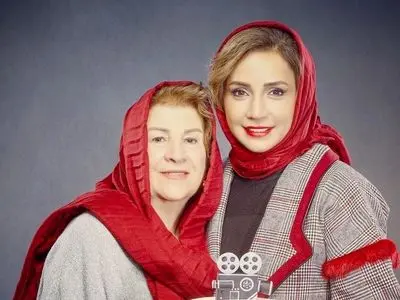 فیلم / ضجه های جگرسوز شبنم قلی خانی  سر خاک مادرش / دلم میخواد بغلت کنم اما با اینهمه خاک چه کنم ؟ ... / آروم بخواب مامانم ... آروم بخواب ...