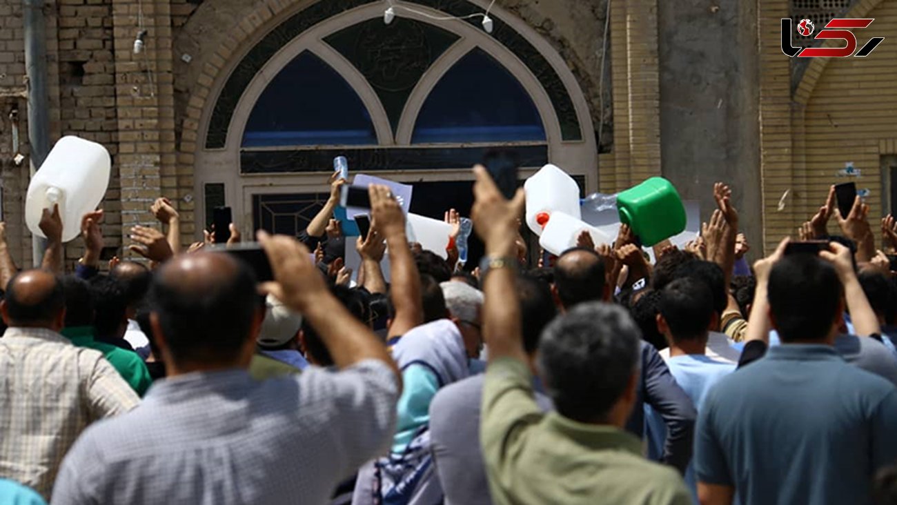 تجمع اعتراض آمیز مردم خرمشهر به دلیل شوری آب + عکس