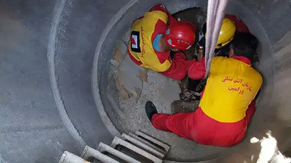 سقوط یک زن  به چاه ۴ متری فاضلاب 