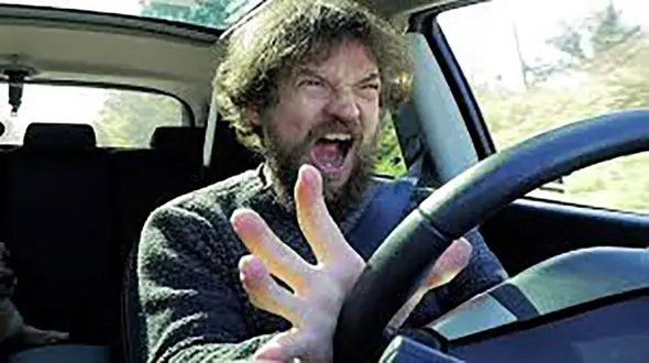 بهترین اقدام وقتی که ترمز اتومبیل نگرفت چیست؟