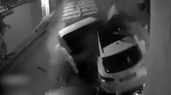 نقص فنی یک دستگاه کامیون، حادثه هولناکی را رقم زد + فیلم