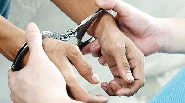 پلیس کاشان مرد فراری را از تانکر آب بیرون کشید