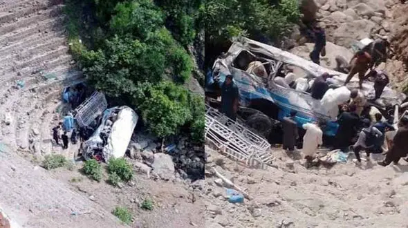  سقوط مرگبار اتوبوس به دره با ۱۲ کشته + جزئیات
