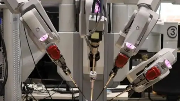 روبات هوشمند در جراحی کیسه صفرای خوک: آیا این پایان پزشکی سنتی است؟