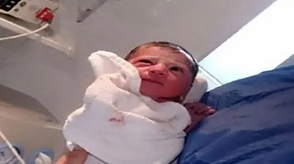 تولد نوزاد پسر شیرازی در آمبولانس بانوان + عکس