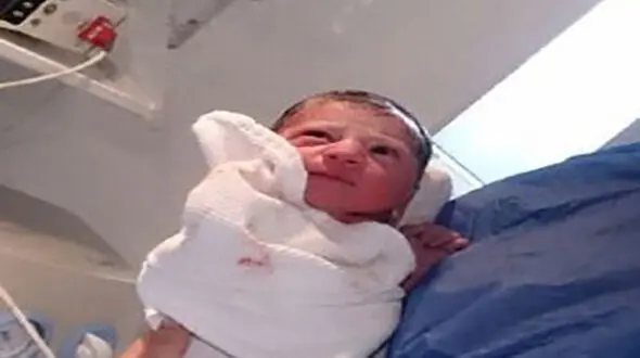 تولد نوزاد پسر شیرازی در آمبولانس بانوان + عکس