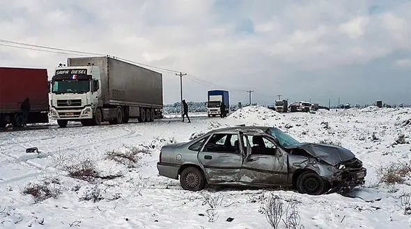 تصادف هولناک فرماندار آوج در جاده یخ‌زده قزوین-زنجان