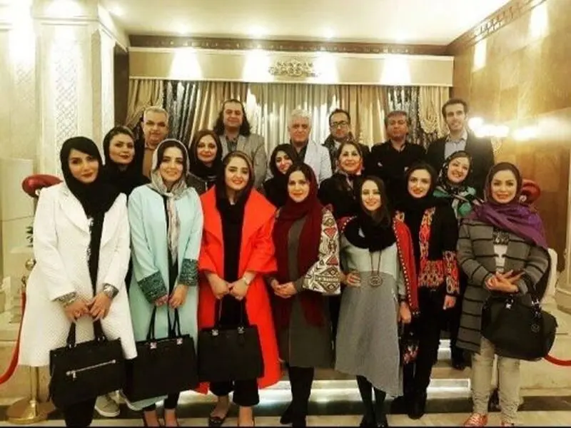 دورهمی بازیگران معروف در رستوران لاله اسکندری و همسرش ساسان !