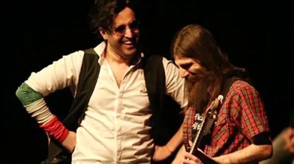 خواننده ایرانی: جان لنون بند پوتین من هم نیست! 