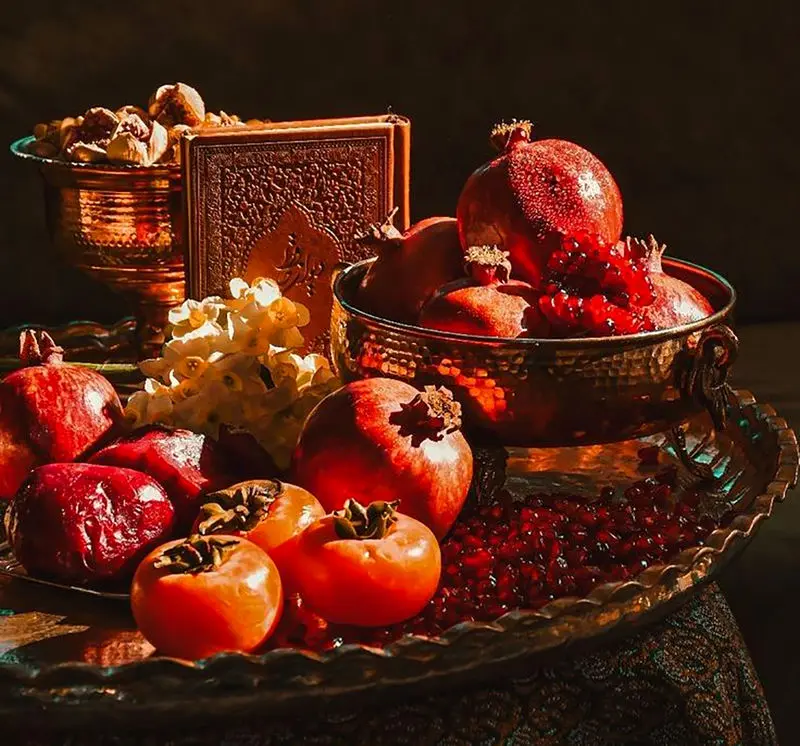 تزیین سفره یلدا با برگ پاییزی<p> </p>