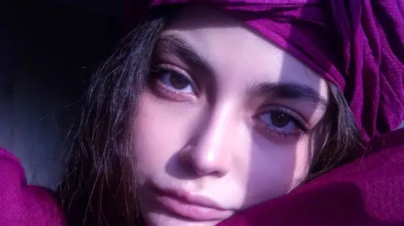 عکس | تصویر دیده نشده از گل نسای سریال جیران با کلاه فرانسوی