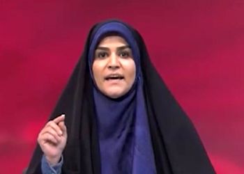 عکس / نگاهی به خونه زندگی سحر امامی، مجری صدا و سیما / مبلمانی ساده ، پرده‌های معمولی و تابلو دیواری هنری منزل شیر زن ایرانی...