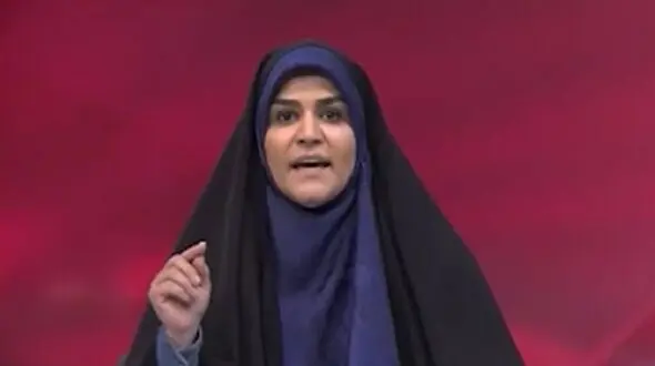 عکس / نگاهی به خونه زندگی سحر امامی، مجری صدا و سیما / مبلمانی ساده ، پرده‌های معمولی و تابلو دیواری هنری منزل شیر زن ایرانی...