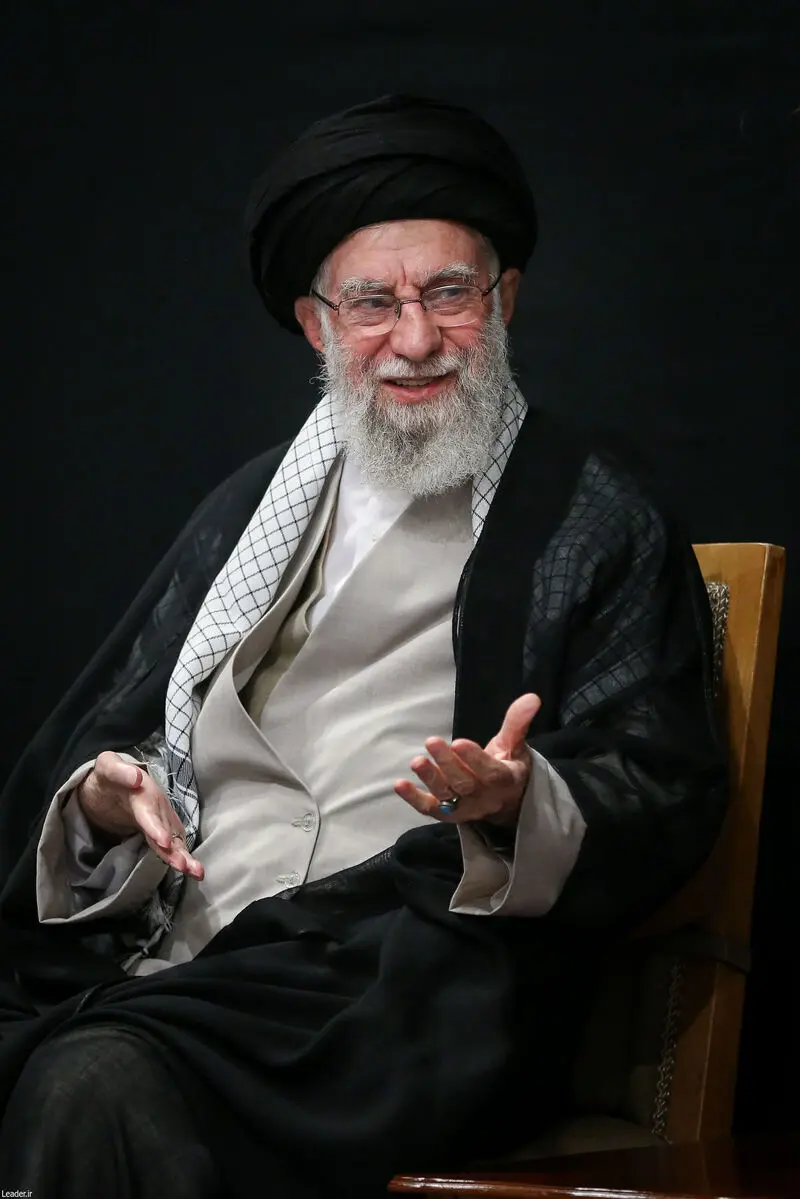 رهبر انقلاب حضرت آیت الله خامنه ای در مراسم بزرگداشت شهدای جنگ تحمیلی اخیر 7-5-1404