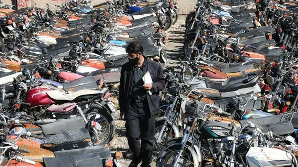 انتقال موتورسیکلت‌های پلاک مخدوش به پارکینگ