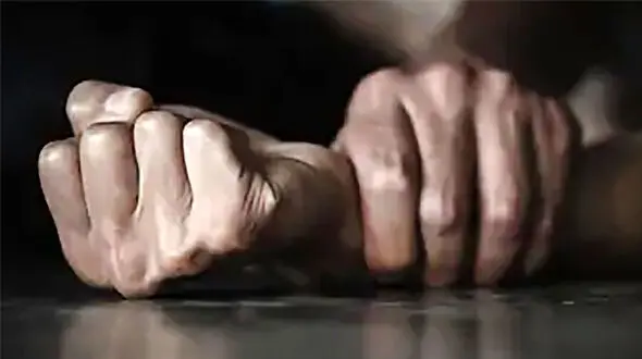 عکس روباه پیر که با دختری بارها رفتار شیطانی داشت + جزییات
