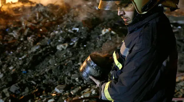 آغاز چهارمین روز آوار برداری از ساختمان پلاسکو/ تلاش برای یافتن اجساد 13 شهید آتش نشان و 10 مفقودی 