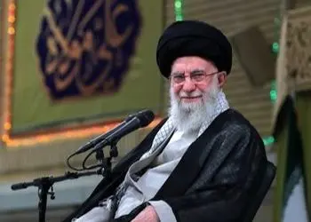 فیلم/ خنده رهبر انقلاب به شعر جوان مجرد: خروس با مرغ است / شده ام از خروس هم بدتر