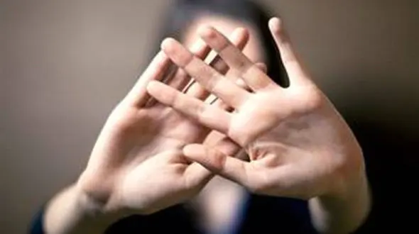 نقشه سیاه پسر همسایه و دوستش برای ملیکای 22 ساله / هر دو مرا سیاه بخت کردند!