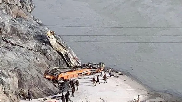 سقوط مرگبار اتوبوس به دره / 20 کشته برجا گذاشت