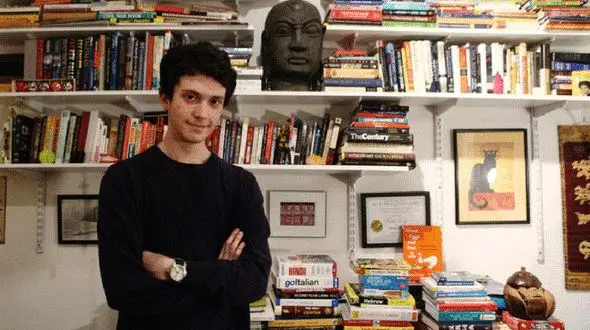 حافظ خوانی جوان 23 زبانه آمریکایی + فیلم