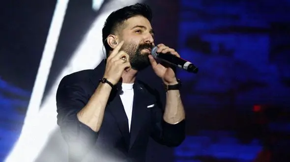 فیلم آواز باشکوه در اجرای زنده حمید هیراد با  آهنگ راز  + موزیک ویدیو