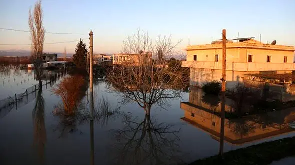 فروریختن یک سد، روستایی را در سوریه به زیر آب برد