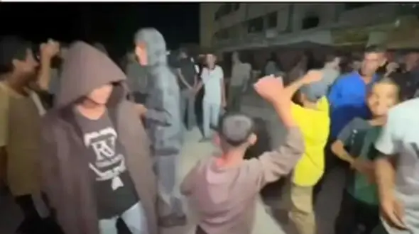 جشن بزرگ مردم غزه به دنبال توافق حماس و ترامپ + فیلم