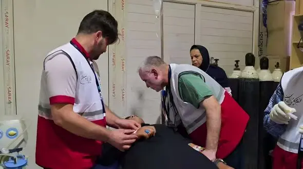 نجات معجره آسای زائر نوجوان ایرانی از مرگ در نجیف + فیلم