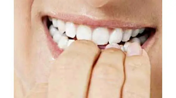 آسیب های جبران ناپذیر پودرهای سفید کننده دندان