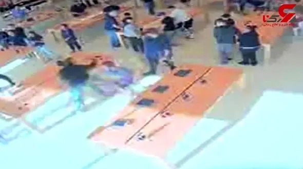 سرقت 30 هزار دلاری محصولات اپل ظرف 20 ثانیه در مقابل مشتریان + فیلم 