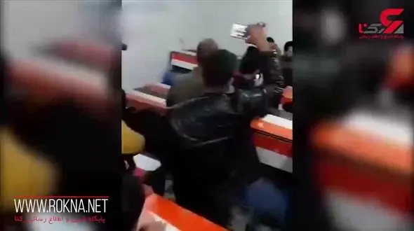 فیلم لحظات تلخ وداع با پیکر سردار سلیمانی و شهدای دیگر در سردخانه بغداد