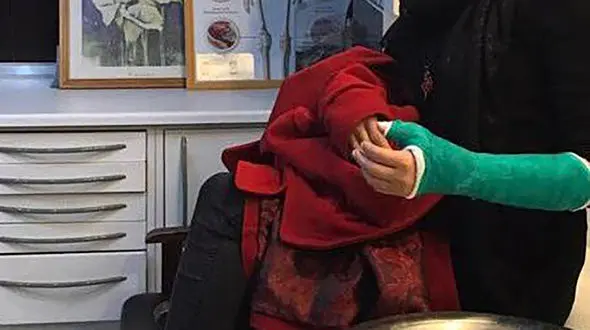 دوست پسرم با چماق پدر و مادرم را زد ! / پرویز بی آبرویم کرد !