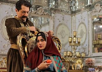 فیلم /  لحظه دیدنی از اولین دیدار عاشقانه ناصرالدین شاه با جیران بانو در دربار شاهی/ فقط عاشقانه را ببینید