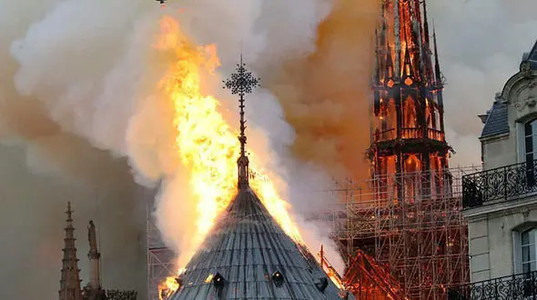 روایت یک ایرانی حاضر در آتش سوزی شب گذشته کلیسای نتردام پاریس+ عکس