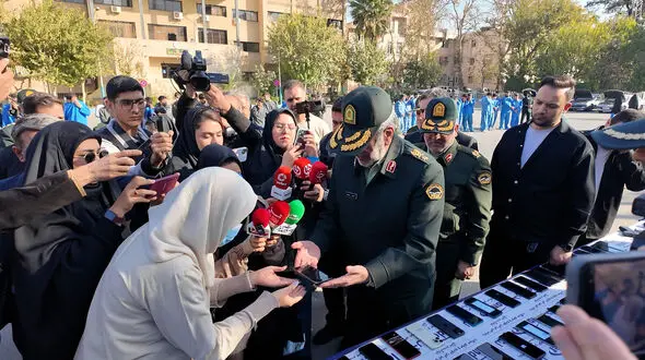 فیلم مواجهه حضوری زن سرطانی با دزدان موبایلش  + اقدام تحسین برانگیز سردار محمدیان