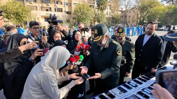 فیلم مواجهه حضوری زن سرطانی با دزدان موبایلش  + اقدام تحسین برانگیز سردار محمدیان