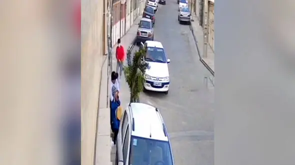 فیلم زورگیری وحشیانه از یک زن در شهرک قائمیه تهران ! / باز هم پژو پرشیا سوار بودند !