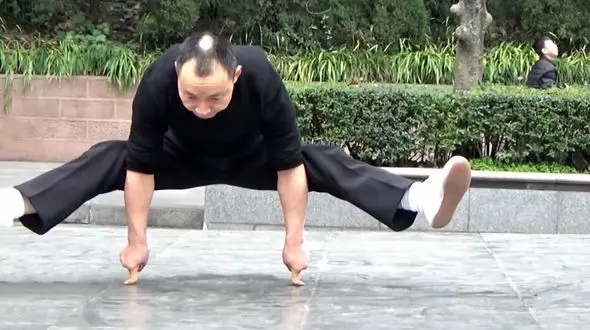  قدرت عجیب انگشتان استاد گنگ‌فو + فیلم و عکس