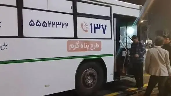 «پناه گرم» در راه تهران؛ ۱۵ اتوبوس برای شب‌های سرد بی‌خانمان‌ها