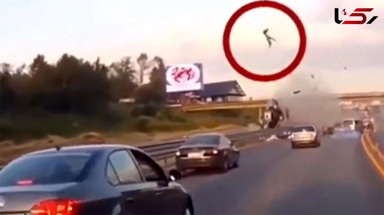 ببینید /  تصادف هولناک یک ماشین و پرواز راننده در هوا! + فیلم