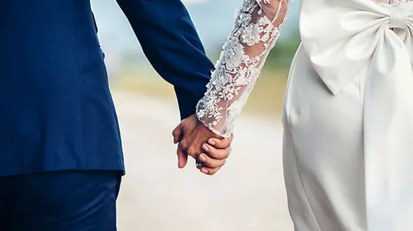 فیلم پاشیدن فاضلاب شهرداری روی عروس ! / واکنش داماد راببینید !