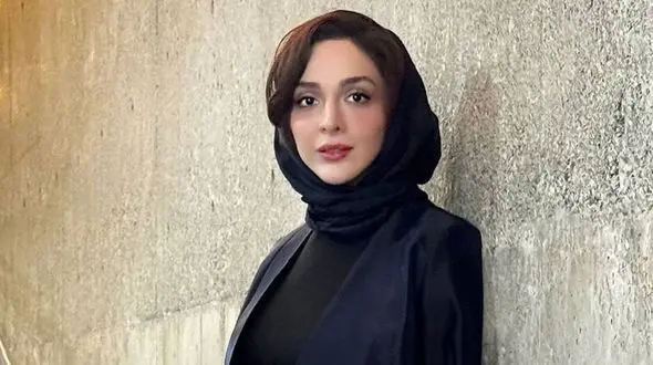 رنگ مو  استایل خاص المیرا دهقانی در ایفای نقشی جنجالی؛/ رقص خانم بازیگر روی صحنه تئاتر!