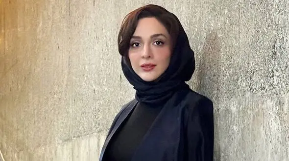 رنگ مو  استایل خاص المیرا دهقانی در ایفای نقشی جنجالی؛/ رقص خانم بازیگر روی صحنه تئاتر!