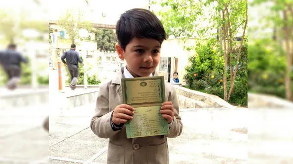 این پسر بچه ثبت نام کرد تا رییس جمهور ایران شود!+فیلم و عکس