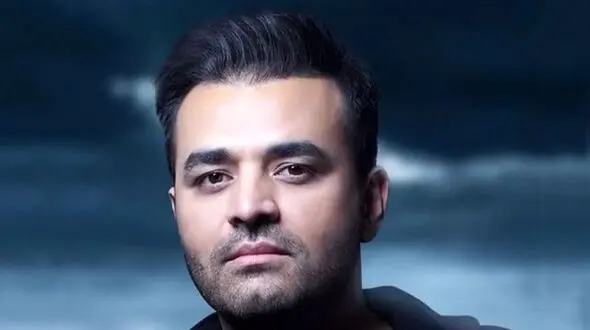 دانلود آهنگ باشکوه میثم ابراهیمی / میزنه باد توی موهات دلم می خواد صبح تا شب فقط نگات کنم
