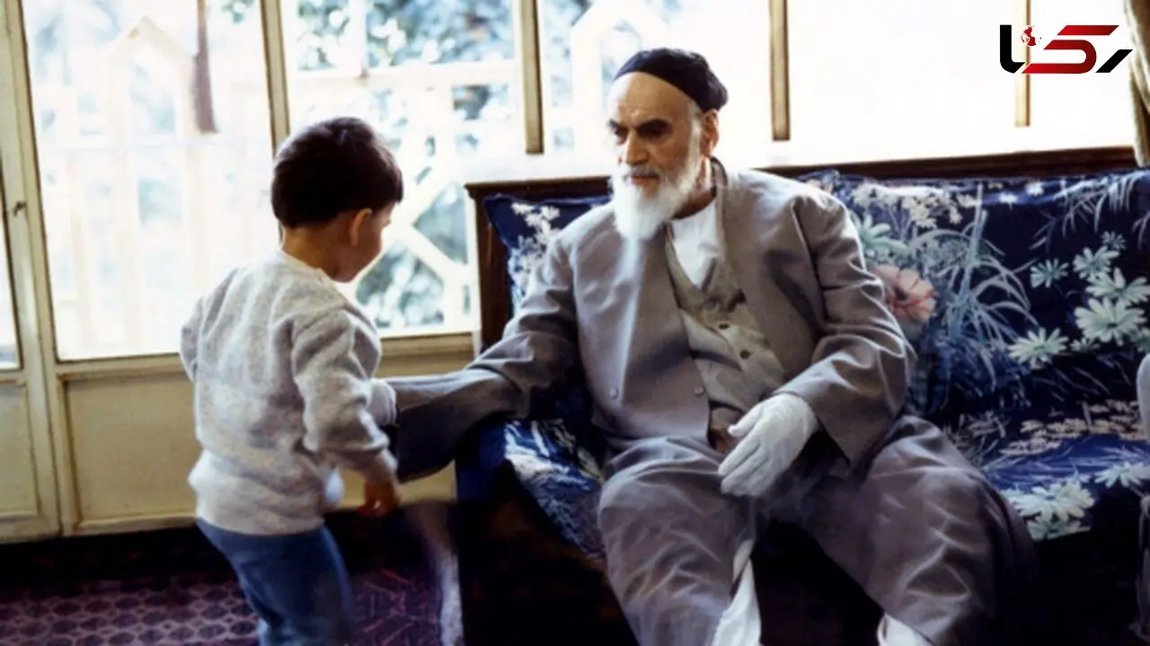 عکس؛ سفر در زمان؛ «امام خمینی در کنار عروس اش فاطمه طباطبایی»؛ دهه 60